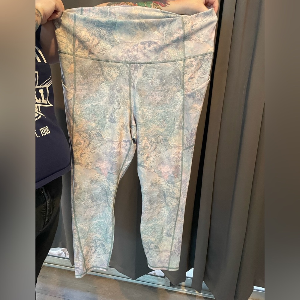 Fabletics leggings new with tags. !